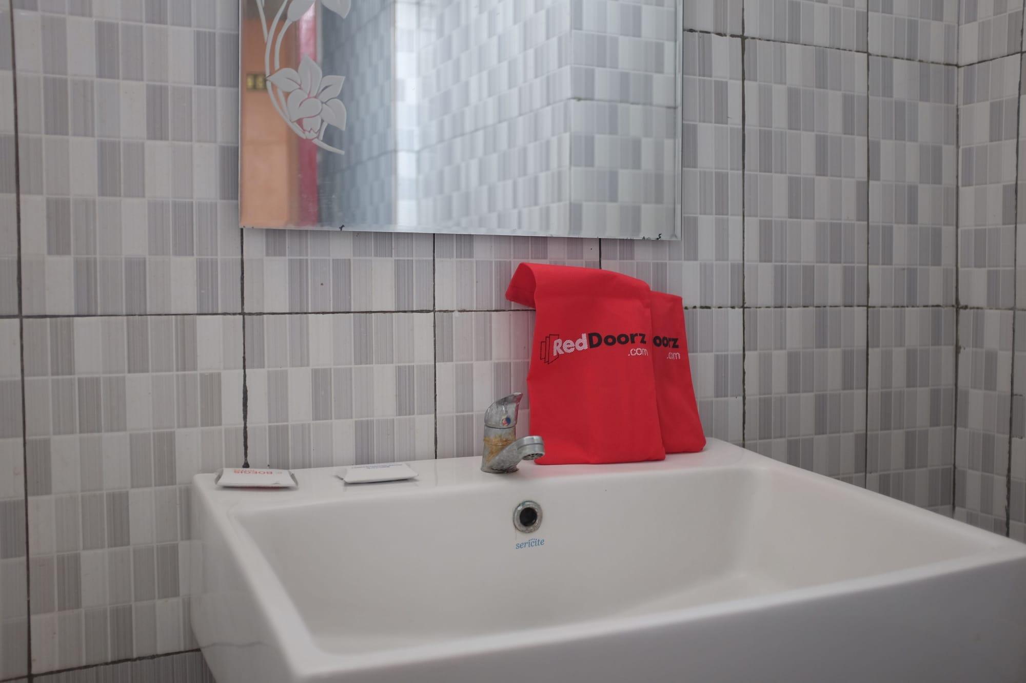 Reddoorz Plus Near Senen Jakarta Exterior foto
